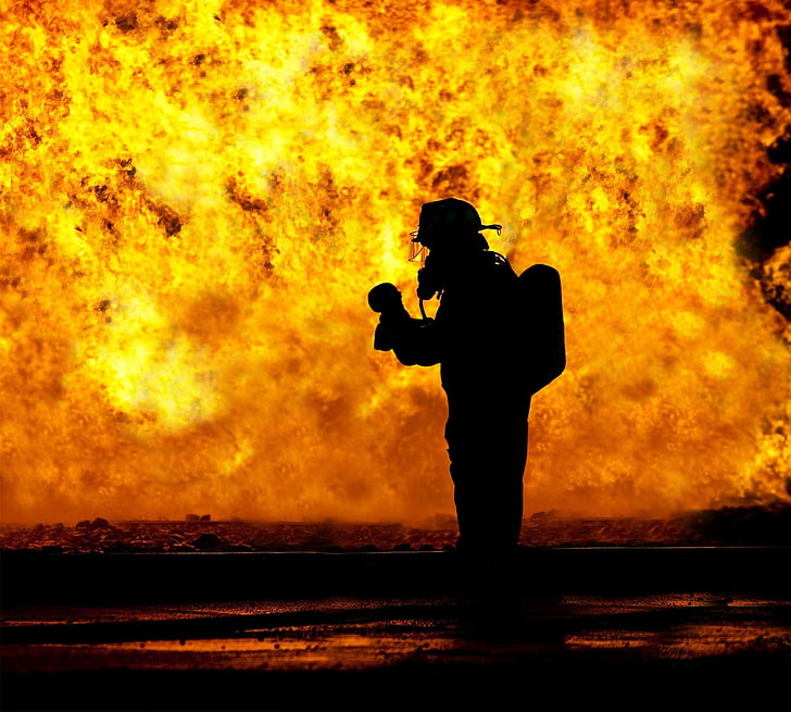 пожарникар, спасяване, бебе, държани, твърд, огън, Inferno