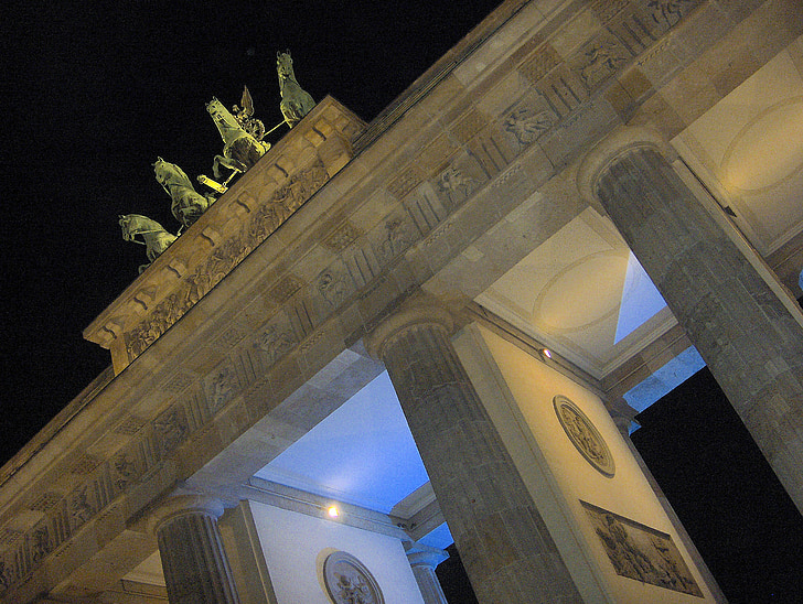 Berlijn, Brandenburger Tor, het platform, monument, Rijksdag, nacht, standbeeld