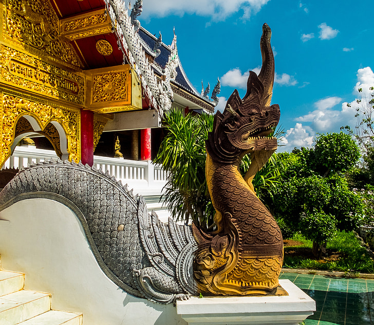Tempļa kompleksa, templis, pūķis, čūska, kāpnes ziemeļu Taizeme