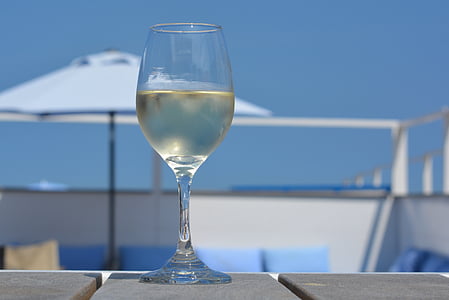 wijn, glas, vakantie, parasol, blauwe hemel, strandbar, blauwe strand blankenberge