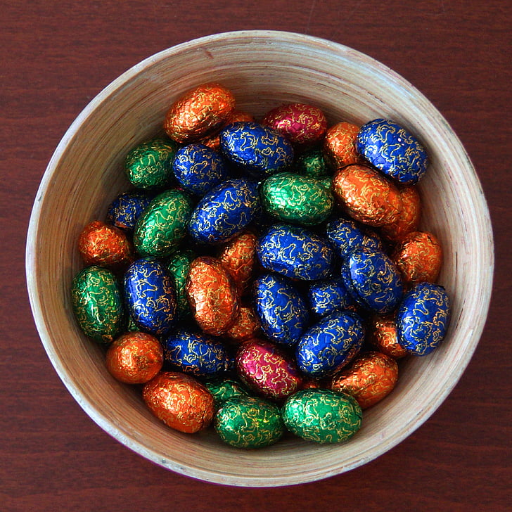 Csokoládébol készitet tojások, csokoládé, húsvéti tojás, Húsvét, édes