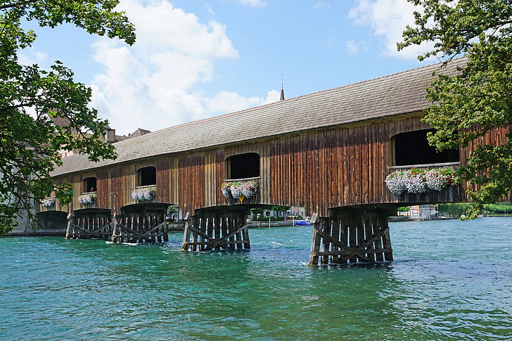 Puente de madera, Puente de la aduana, armaduras de, tejado a dos aguas, Rin, Suiza Alemania, Alemania-Suiza