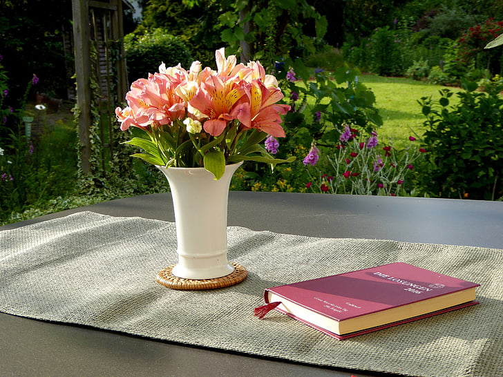 вази квітка, Книга, помаранчевий квітка, білий, букет, Натюрморт, фоновому режимі