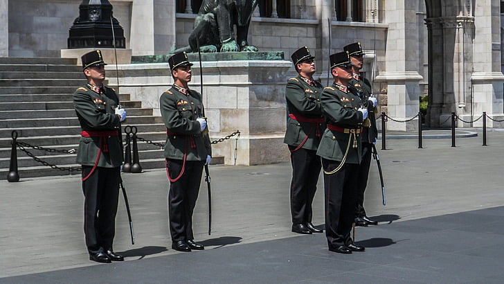 Ουγγαρία, Βουδαπέστη, το Κοινοβούλιο, φρουρά, στρατού, στρατιώτες, τελετή