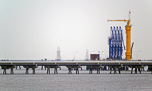 Puerto de aceite, puente del mar, transportadores de, Wilhelmshaven, barcos de vela, gran velero, regata