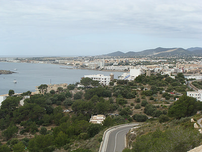 Ibiza, Port, na Ibizie, Hiszpania, Miasto, na morzu, morze