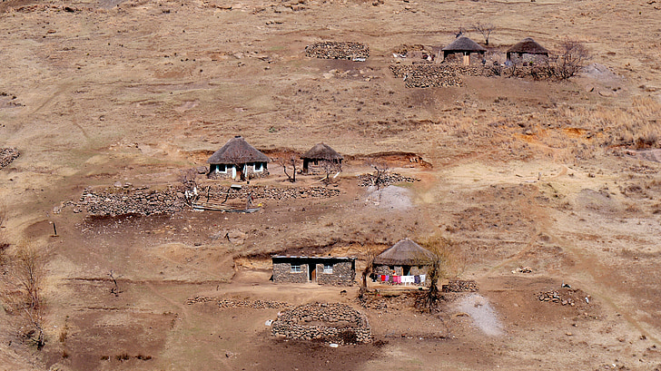 Lesotho, Bergdorf, penyelesaian, karg, putaran hut