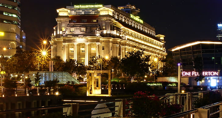 L'hotel fullerton, Singapore, hotel più antico, scena di notte, shapè del Titanic, Fullerton, Hotel