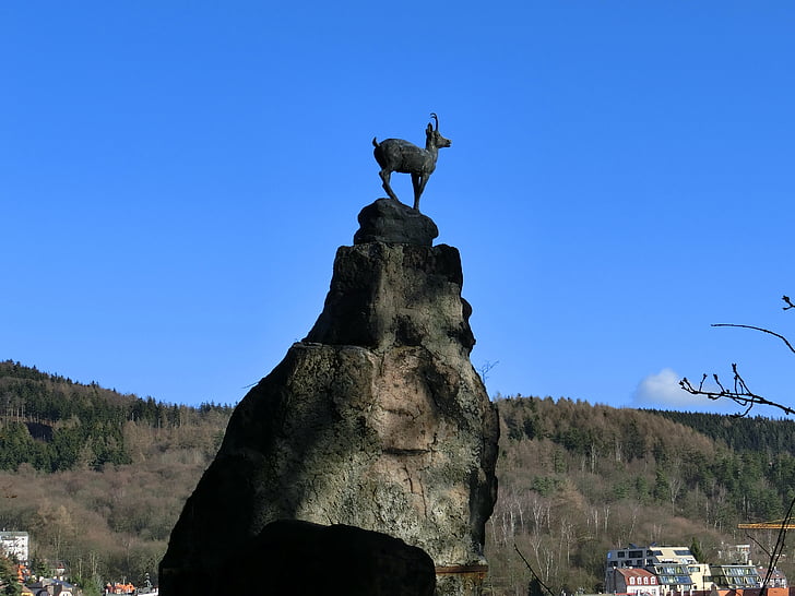 Karlovy vary, Statua, Chamois, bronzo, roccia