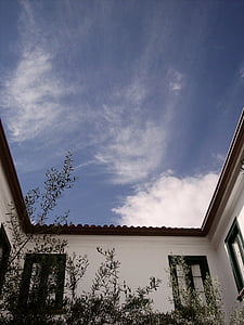 niebo, dziedziniec, drzewa, chmury, okno, Architektura, Dom