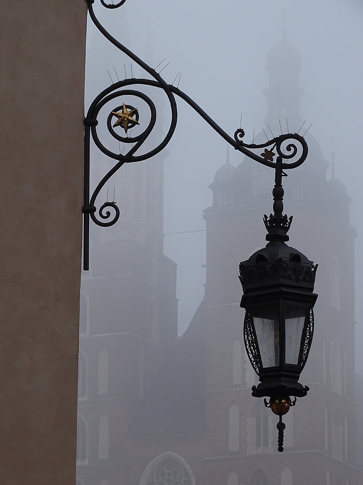 Kraków, de markt, de mist, lantaarn