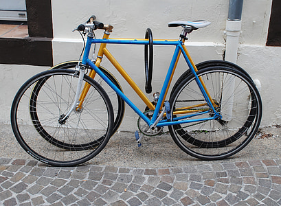 bicyclettes, deux, bleu, jaune