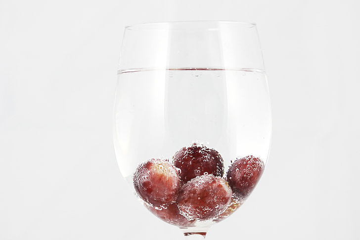 winogrony, perlivá voda, sklenice, vitamíny, zdravá strava, výživa, zdraví