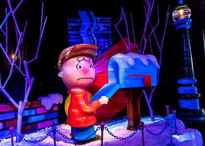 ice sculpture, charlie brown, mail box, cute, cartoon character, peanuts, holiday