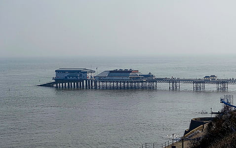 Pier, jetty, Cromer, Engeland, boot helling, openbare, nevel