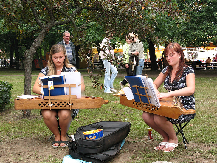 Litva, Hudba, Pouliční hudobníci, dievčatá