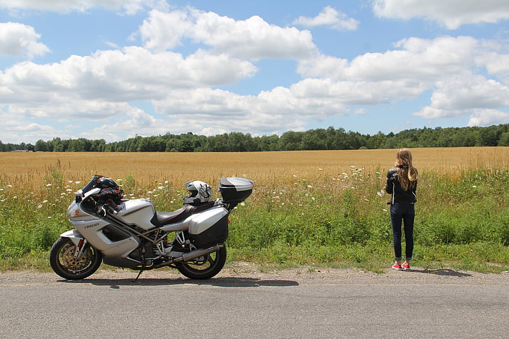 ferme, Ducati, jeune fille, moto, sport touring, rural, voyage