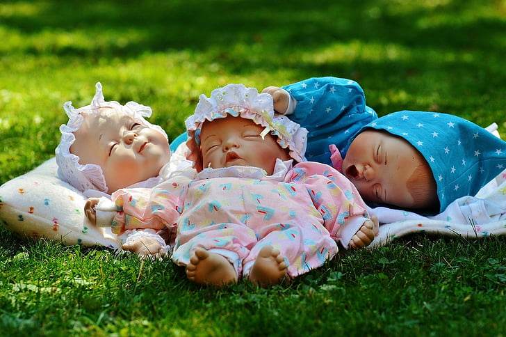 tiga, bayi, boneka, bayi, tidur, mata, ditutup