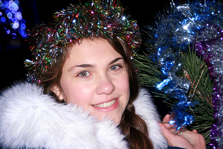 jeune fille, Christmas, Sapin de Noël, Tinsel, bonheur, célébration, femmes