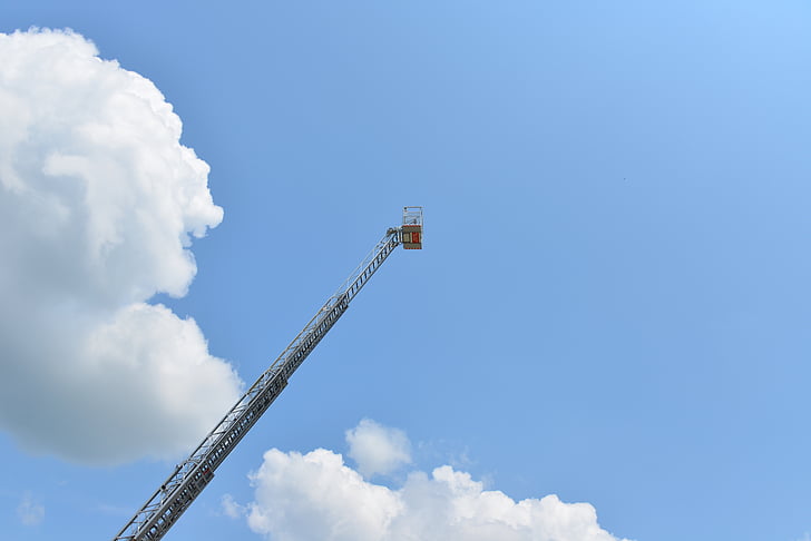 échelle, échelle tournante avec cabine, tête, feu, travail de lutte contre l’incendie, lutte contre l’incendie, marque