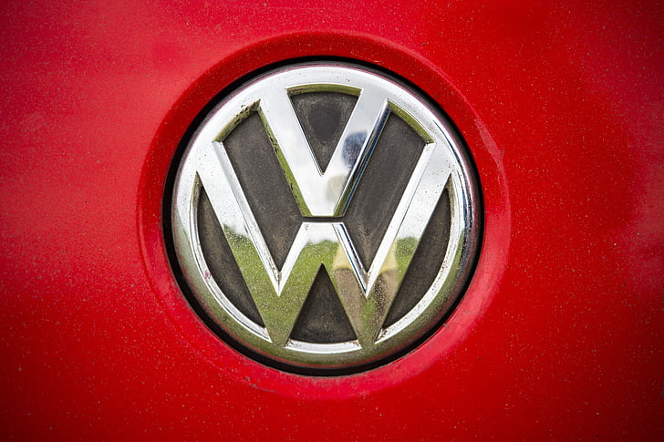 Volkswagen, coche, logotipo, rojo, metal, cromo, brillante