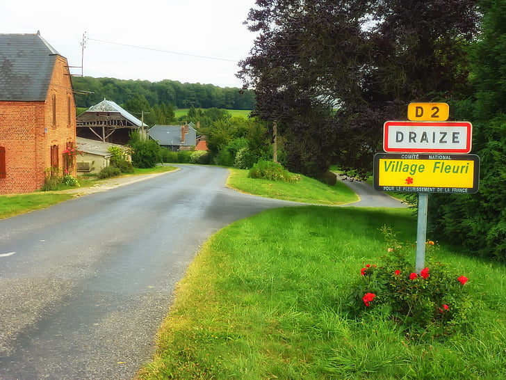 draize, france, village, buildings, street, road, sign