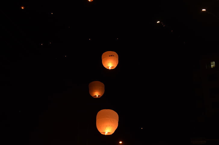 Sky lanterner, lanterne, himmel lanterne, buddhisme, tradition, nat, belyst