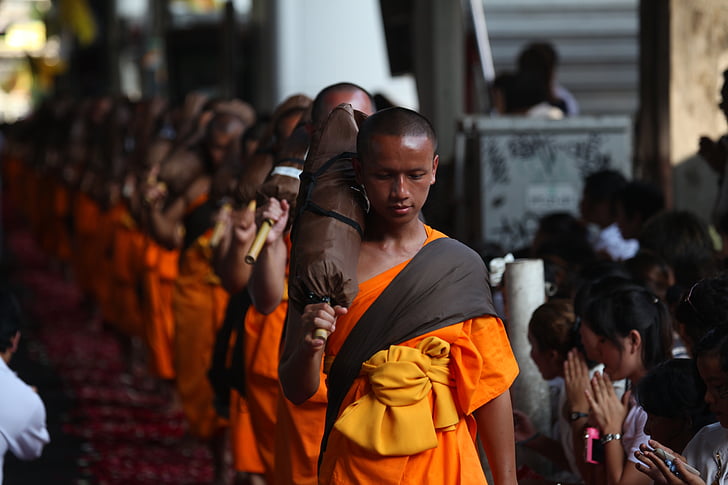 moines, bouddhistes, à pied, tradition, cérémonie, gens, Thaïlande