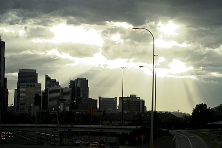 Κάλγκαρι, ηλιοβασίλεμα, στο κέντρο της πόλης, Αλμπέρτα, Καναδάς, στον ορίζοντα, πόλη