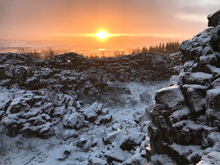 Island, solnedgang, snø