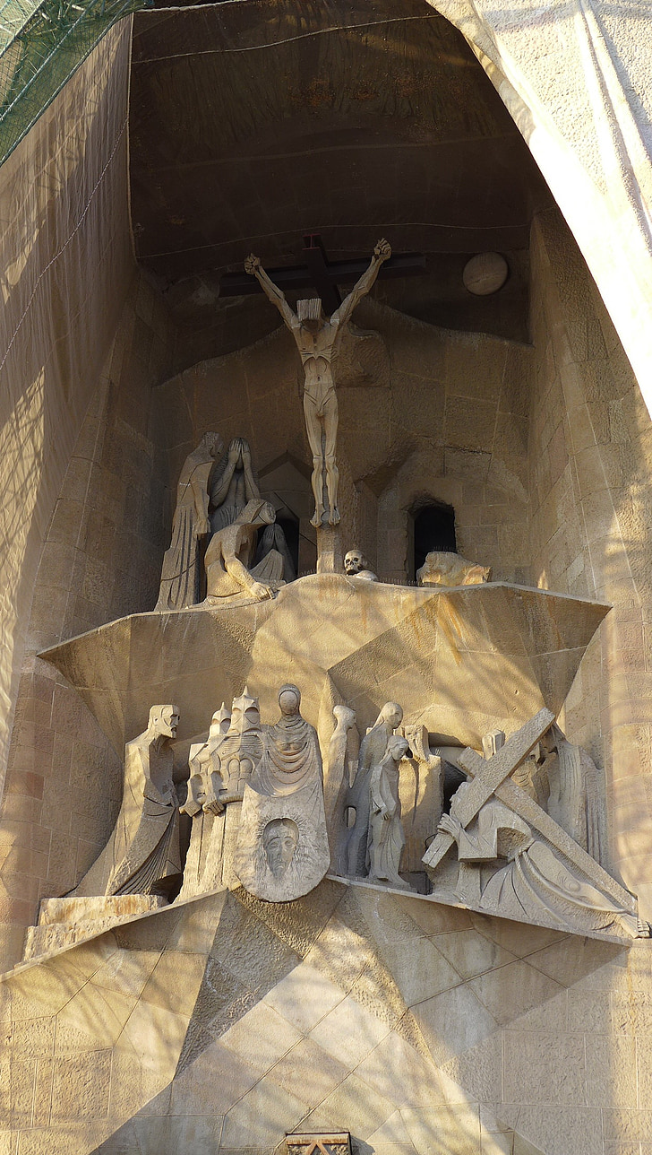 Quận Sagrada familia, tôn giáo, ánh sáng
