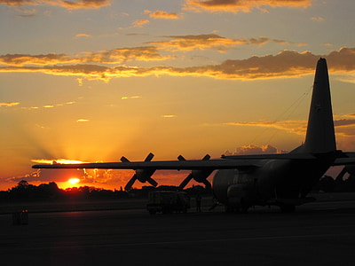 campo d'aviazione, aeroplano, aeromobili, tramonto, c-130, crepuscolo, eliche