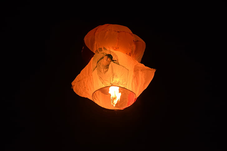 Sky lantern, felinare, Budism, tradiţia, Sky lanterns