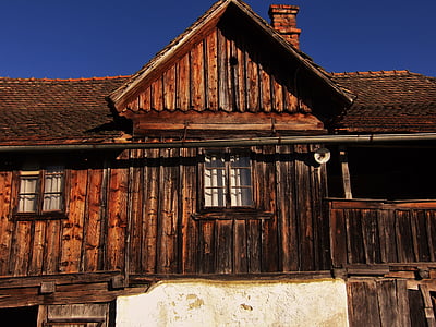 fasadą z muru pruskiego, Farmhouse, stary