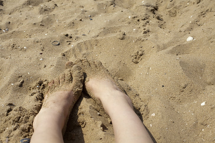 peus, sorra, platja, platja de sorra, descalç, pistes en la sorra, vacances