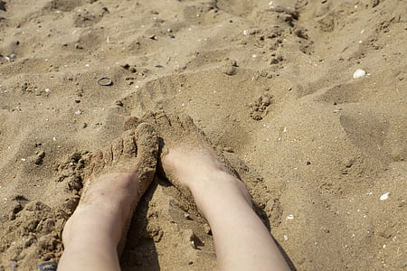 ноги, пісок, пляж, піщаним пляжем, босоніж, сліди на піску, свято