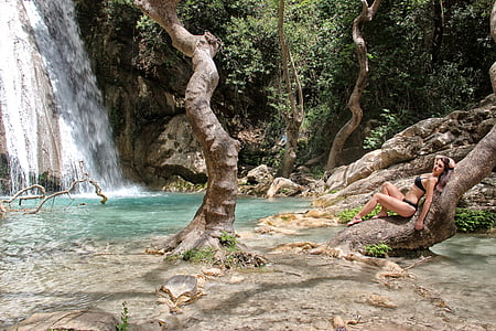 Cachoeiras, mulher jovem, biquíni, modelo, árvore, posando, Neda