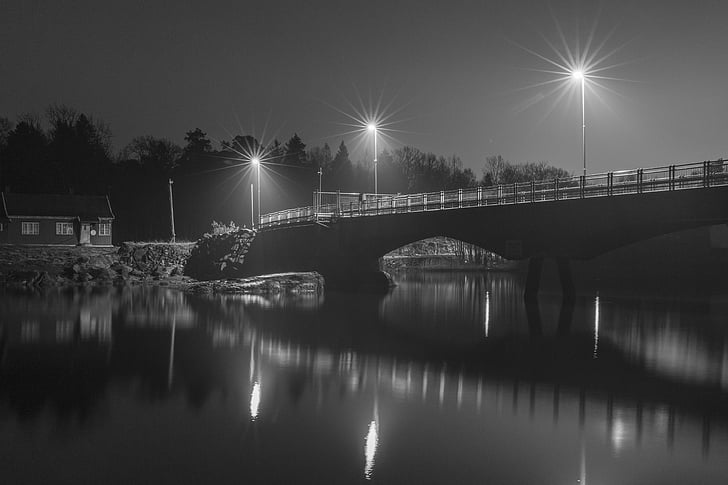 het platform, zwart-wit, brug, verlichting, reflectie, rivier, lantaarnpalen