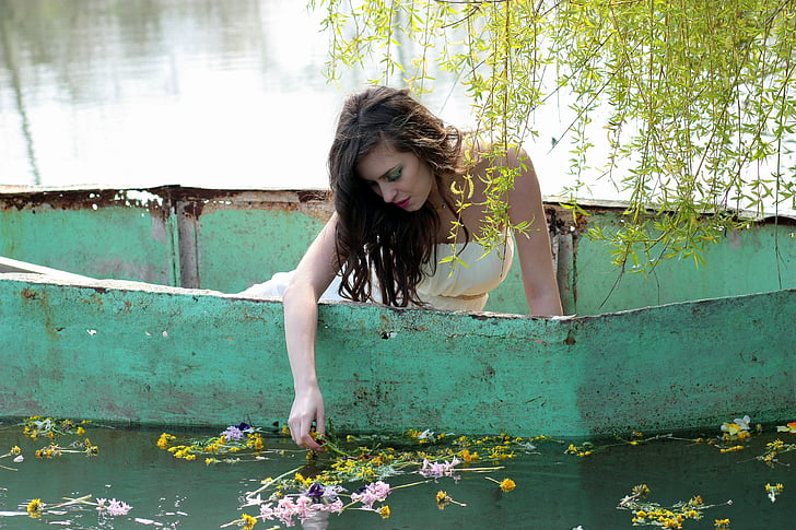 Момиче, лодка, вода, цветя, красота, жени, на открито