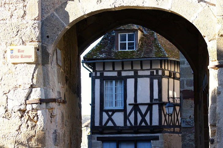 middeleeuwse archway, St. benoit du sault, Franse hout omlijst gebouw, Berry, middeleeuwse Frankrijk, oude dorp berry, St. benoit du sault Frankrijk