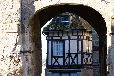 středověké podloubí, St benoit du sault, francouzský Dřevo orámovaný stavební, Berry, Středověká Francie, starobylé vesnice berry, St benoit du sault Francie