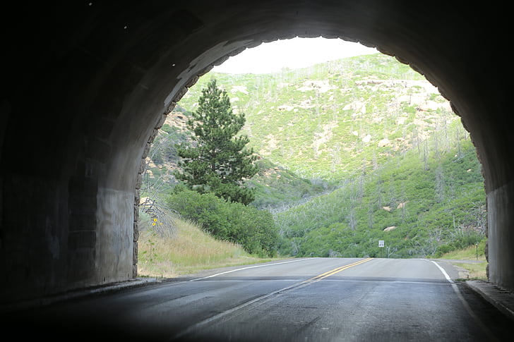 tunelis, atviras kelias, kelių, užmiestyje, atidaryti, asfalto, kelionė