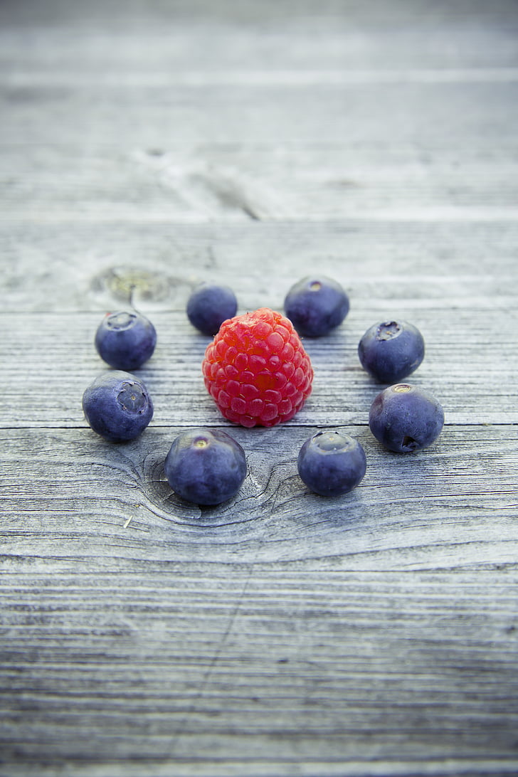 blueberries, raspberries, fruit, fruits, delicious, food, nutrition