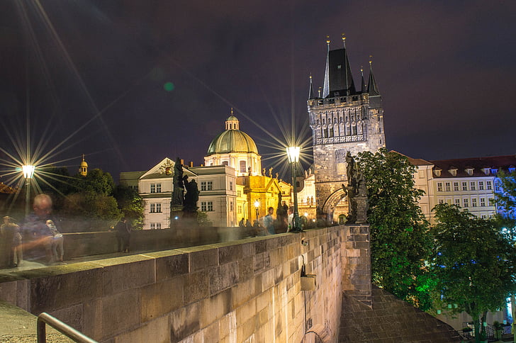 Charles bridge, natt, charle's bridge, Prag, staden, lampor, historia