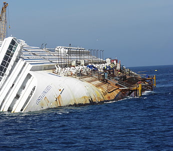 de la nave, barco de pasajeros, restos del naufragio, Italia, Il giglio, Costa concordia, accidente
