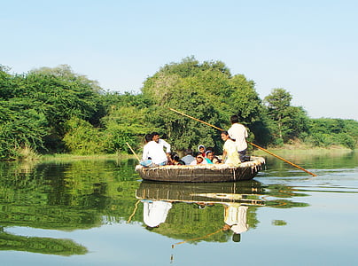 coracle 타고, 크리 슈 나 신 강, raichur, karnataka, 인도, backwaters, 반사