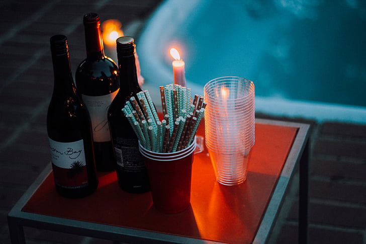 алкохол, бутилки, свещ, свещи, празнуват, напитка, очила