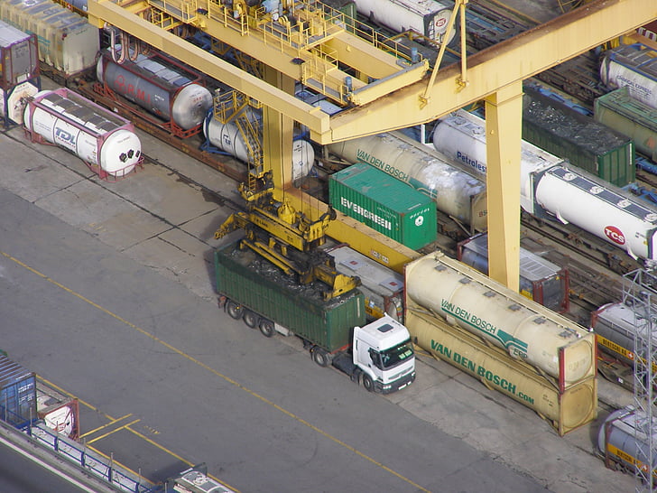container, container crane, spreader, envelope, truck, transport, handling goods