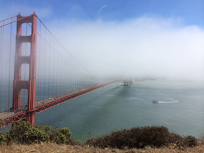 Мостът Голдън Гейт, Сан Франциско, тихоокеанското крайбрежие, САЩ, мъгла, рано сутринта, червен мост