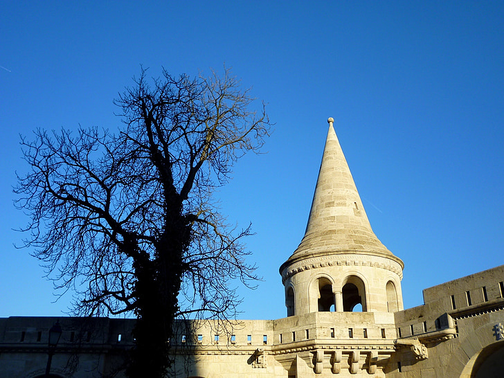Budapest, Buda, zona castell, Bastió dels pescadors, fusta, llum, ombra